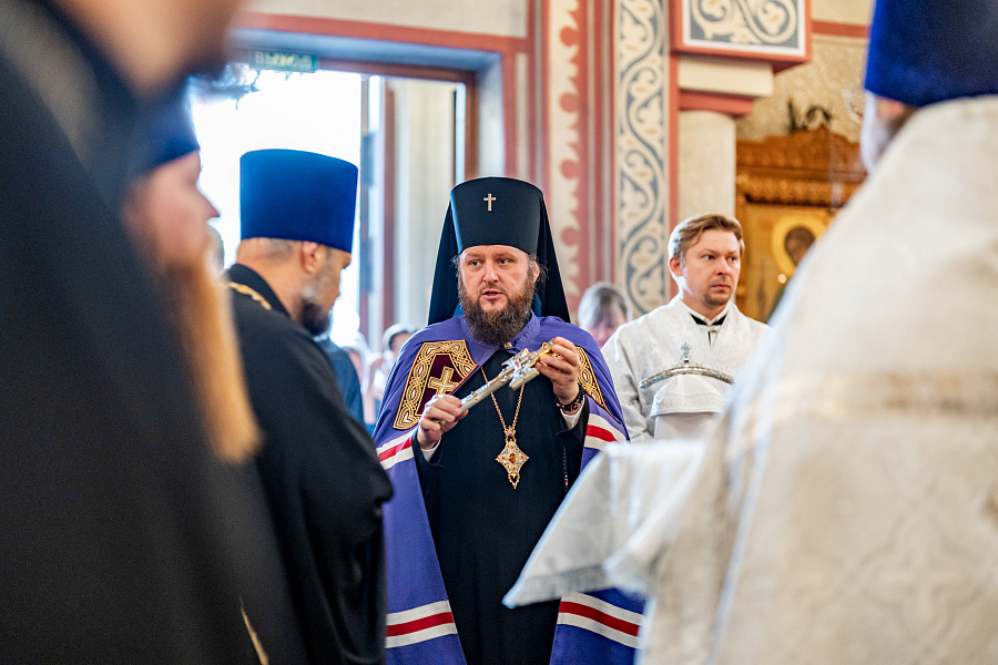 Архиерейское богослужение в Преображенском соборе города Люберцы